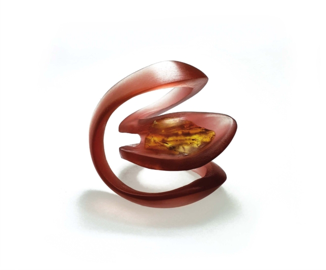 Emilia kohut wisior: bursztyn bałtycki, żywica