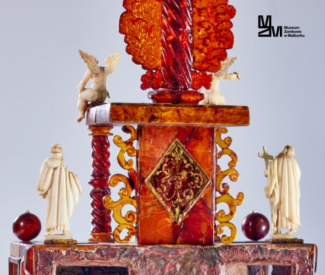 Xvii wieczny bursztynowy ołtarz. fot. kunstkammer georg laue, monachium