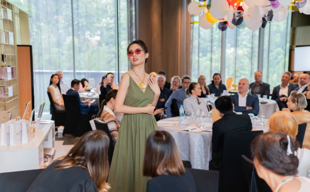 Pokaz bursztynowej mody "jewellery from poland" w singapurze. fot. paih