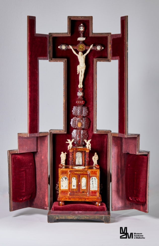 Xvii wieczny bursztynowy ołtarz. fot. kunstkammer georg laue, monachium