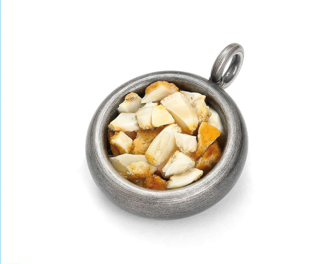 Dariusz zarański: wisior bursztyn bałtycki, srebro