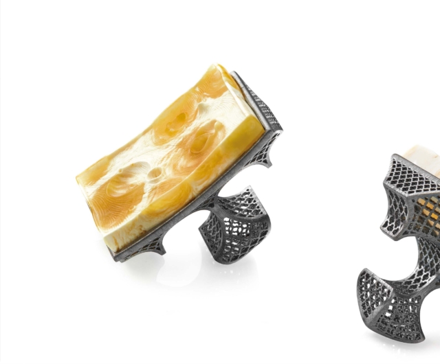 Chilli ireneusz glaza pierścień: rekonstruowany bursztyn bałtycki, srebro