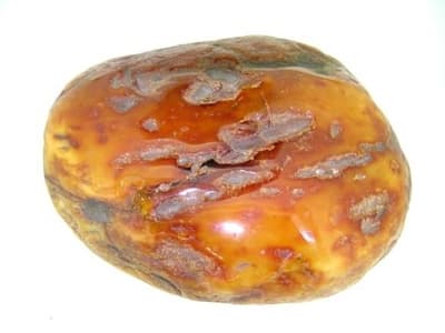 Dwukilogramowa bryła bursztynu znaleziona na plaży w Covehithe w hrabstwie Suffolk