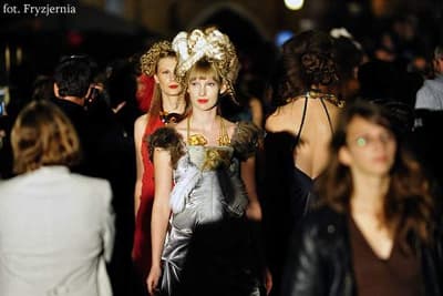 Ogromny aplauz wzbudził pokaz mody Magdy Arłukiewicz i Bożeny Kamińskiej