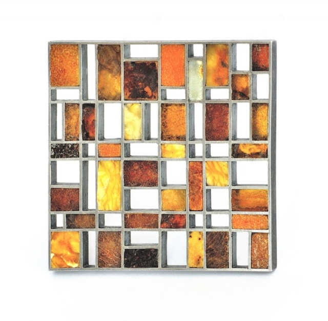 Helfried kodre: brosza srebro, bursztyn